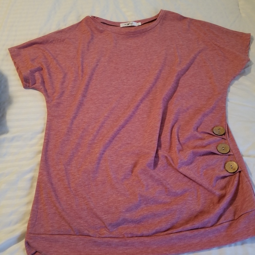 Short sleeve shirt.